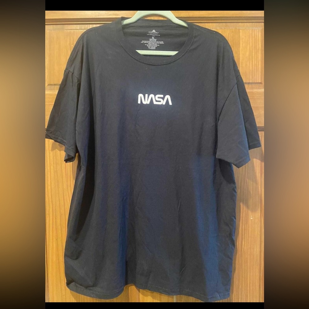 NWOT! NASA has Black T-Shirt Sz xl